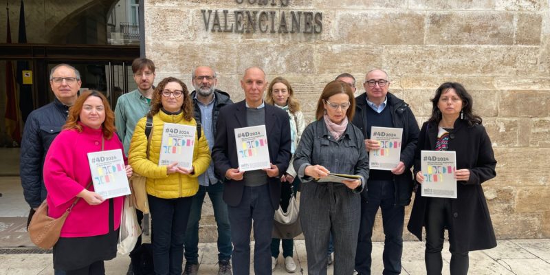 Escola Valenciana lliura l’informe de vulneracions lingüístiques 2024