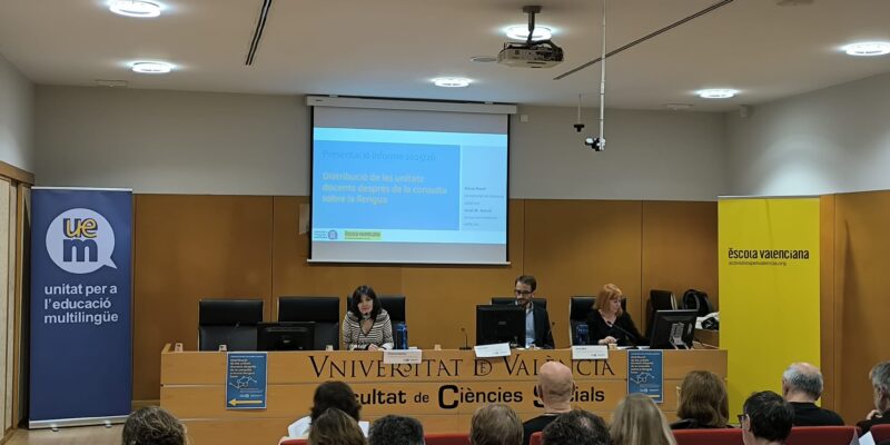 Les Unitats per l’Educació Multilingüe i Escola Valenciana denuncien amb un informe la deriva ideològica de la política lingüística educativa